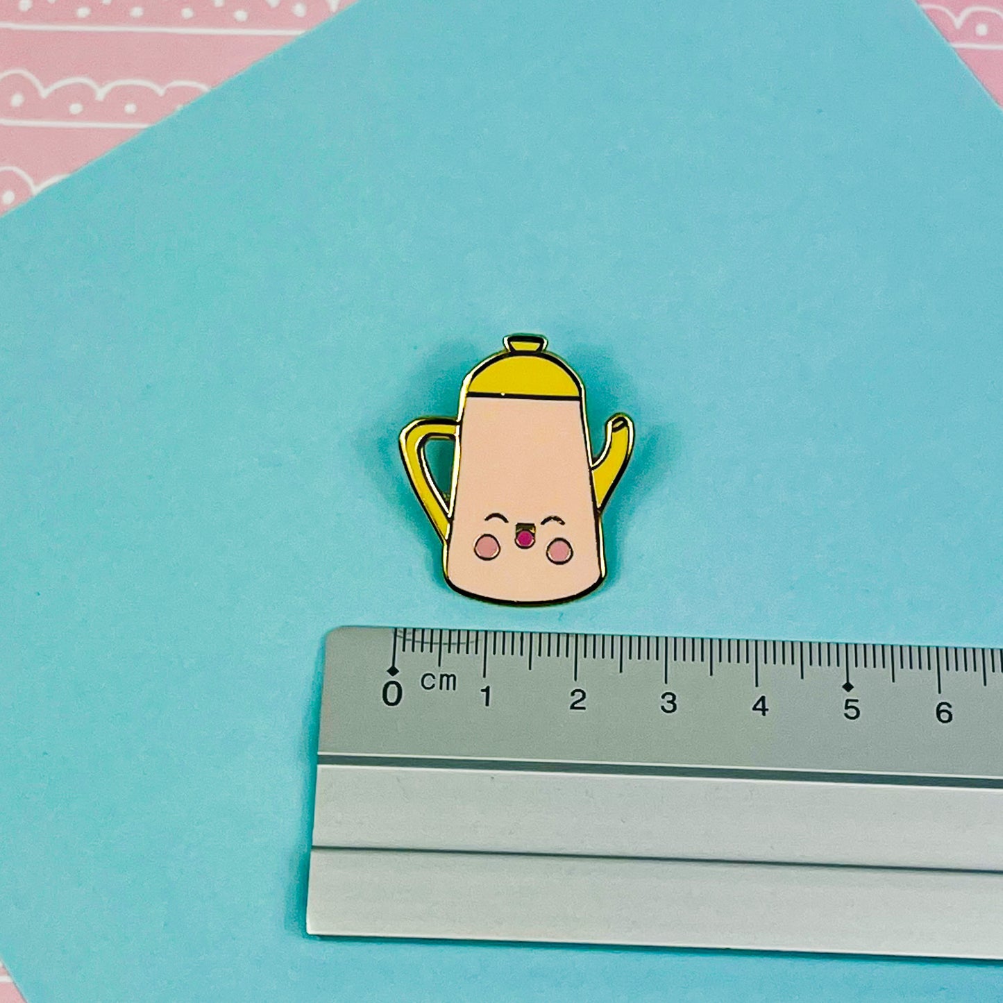 Cups and mugs enamel pin